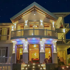 Twin Red Hotel